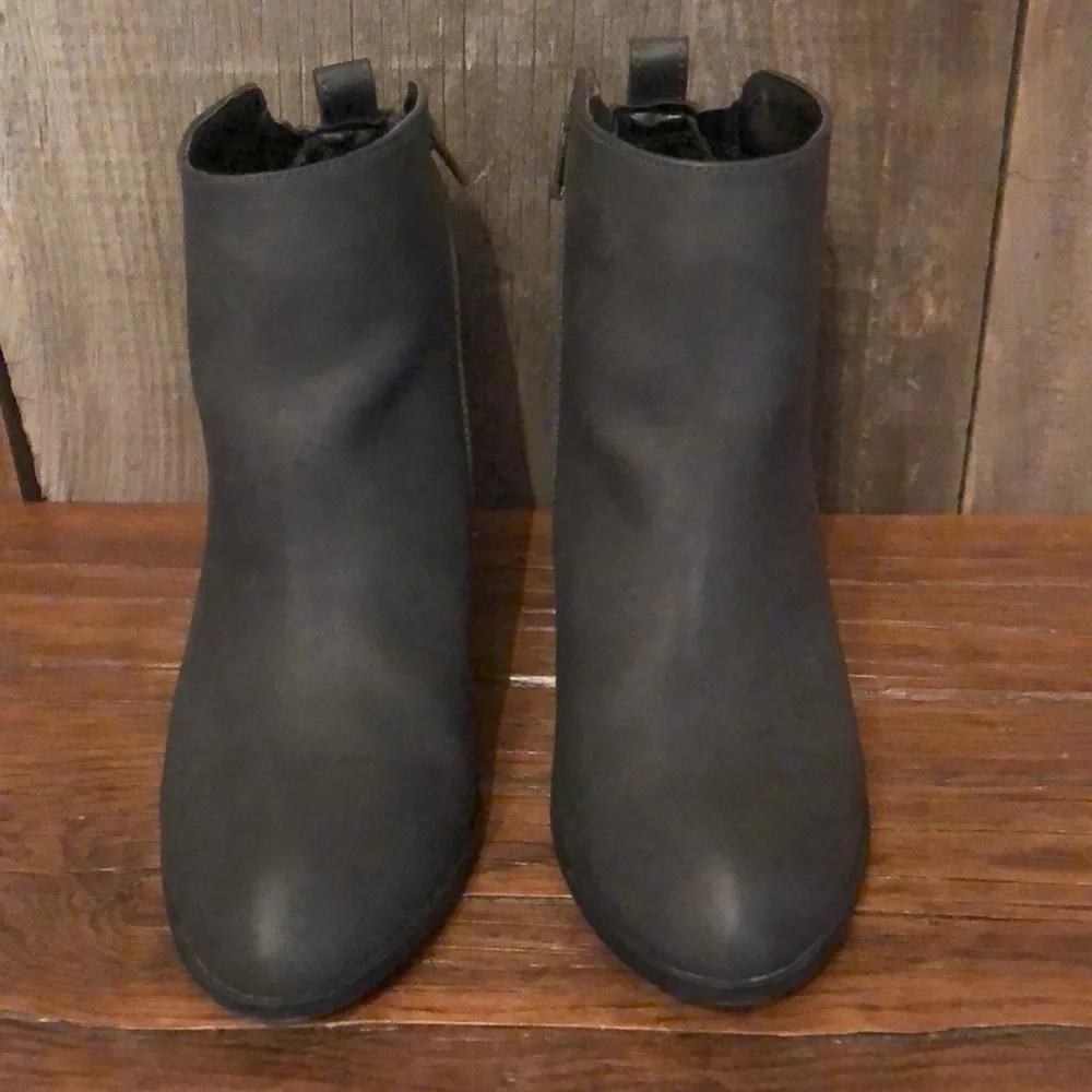 Express Faux Leather Ankle Bootie in Dark Gray Size 9 Women’s